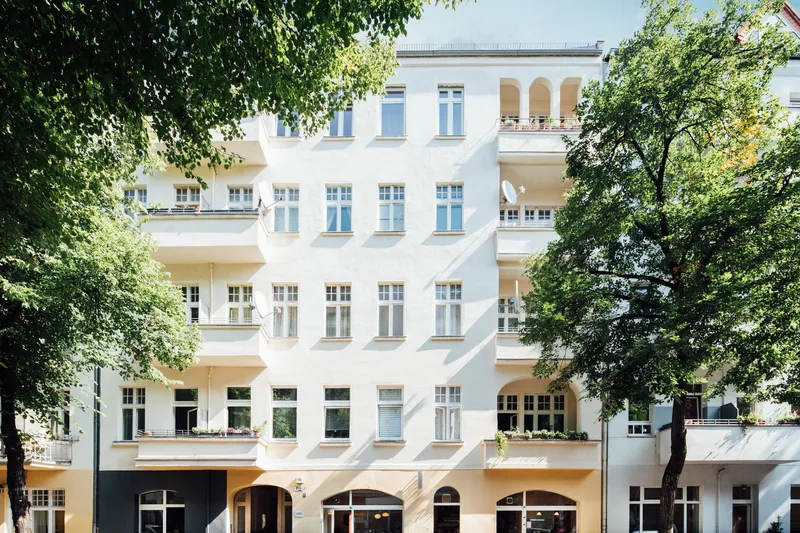Heimwerker aufgepasst: 2-Zimmer-Wohnung im Altbau im Weserkiez zu vermieten! — photo 1
